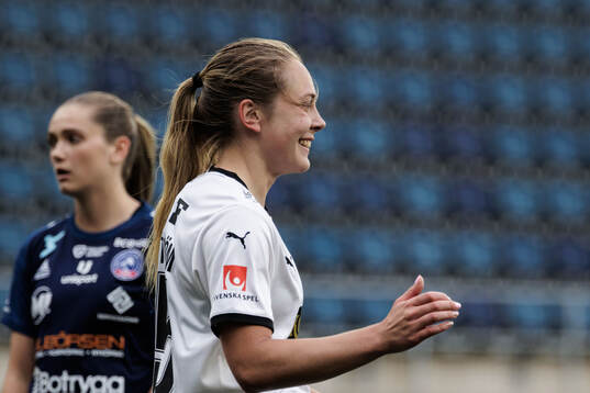 Häckens Alice Bergström jublar