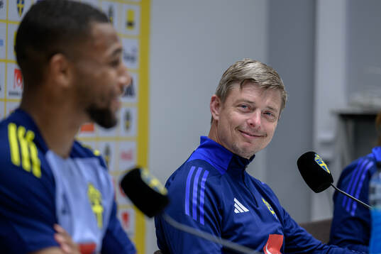 Head coach Jon Dahl Tomasson of the Swedish men's national