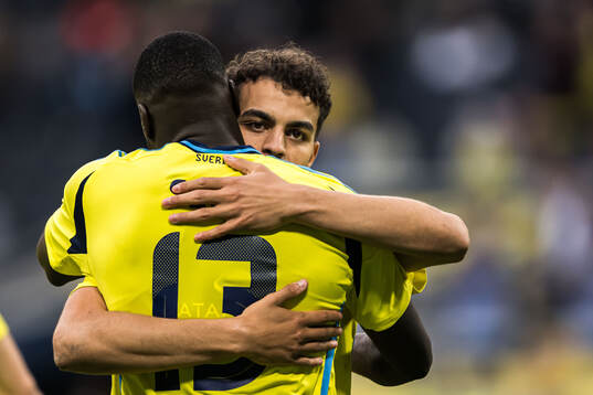 Ken Sema and Yasin Ayari of Sweden celebrating the 3-0 goal