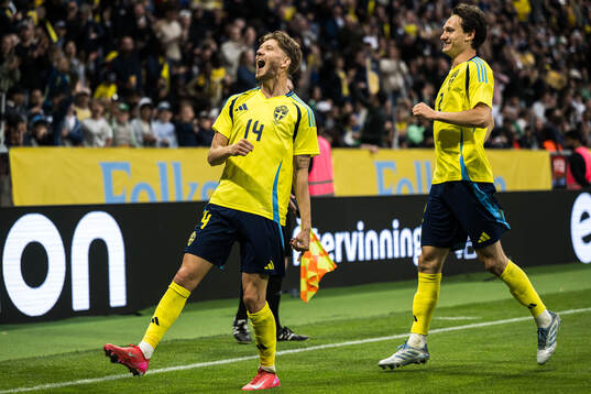 Anton Salétros and Hjalmar Ekdal of Sweden celebrating the