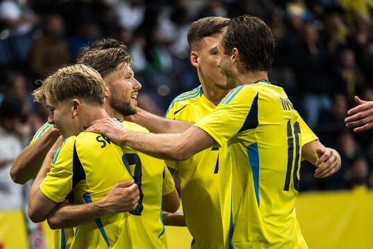 Anton Salétros and Daniel Svensson of Sweden celebrating