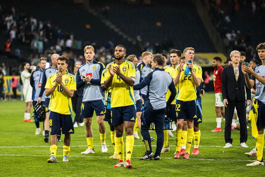 Yasin Ayari and Isak Hien of Sweden