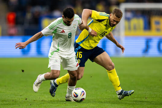 Houssem Aouar of Algeria and Jesper Karlström of Sweden