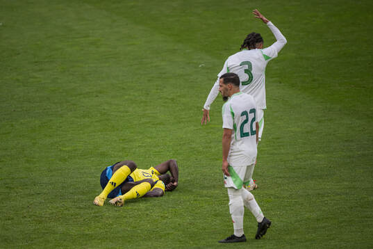 Ken Sema of Sweden in pain and Mohamed Farsi  of Algeria