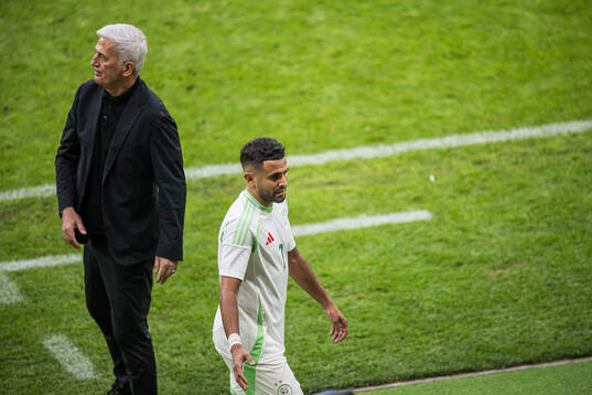 Head coach Vladimir Petkovic and Riyad Mahrez of Algeria
