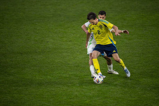 Hjalmar Ekdal of Sweden and Houssem Aouar of Algeria
