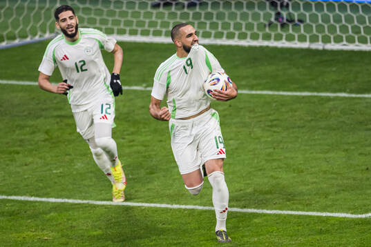 Nabil Bentaleb of Algeria celebrates the 4-3 goal