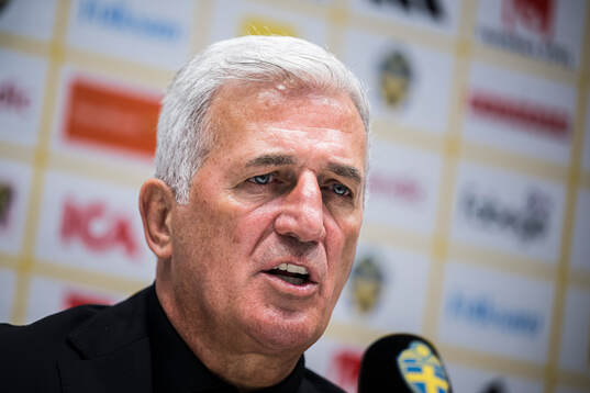 Head coach Vladimir Petkovic of Algeria
