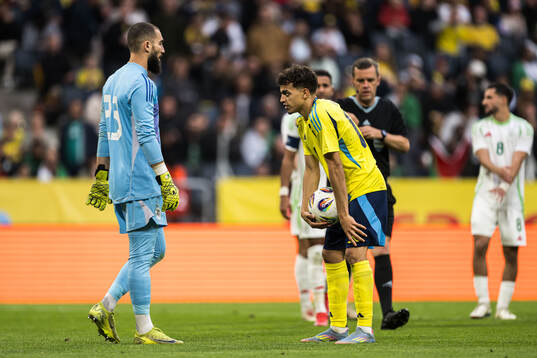 Goalkeeper Anthony Mandrea of Algeria and Yasin Ayari of