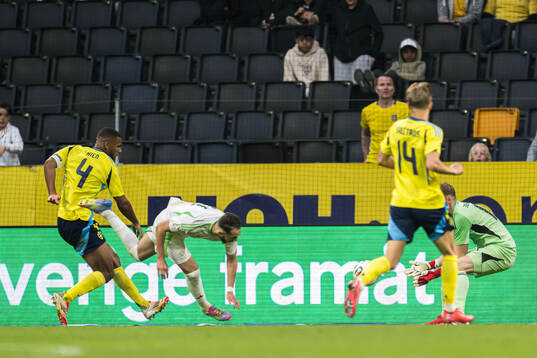 Isak Hien of Sweden and Amine Gouiri of Algeria