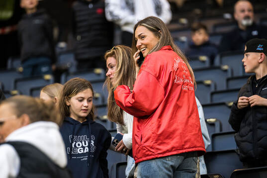 Eldina Ahmic and Sandra Kulusevska in the stands