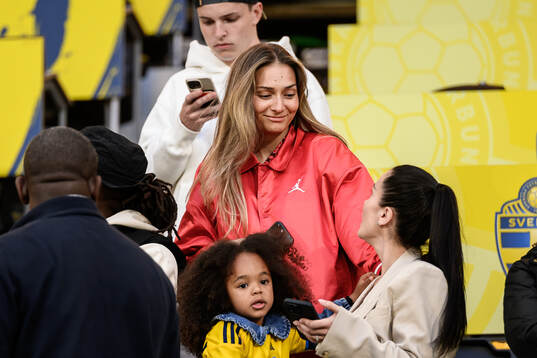 Eldina Ahmic, fiancee of Dejan Kulusevski in the stands