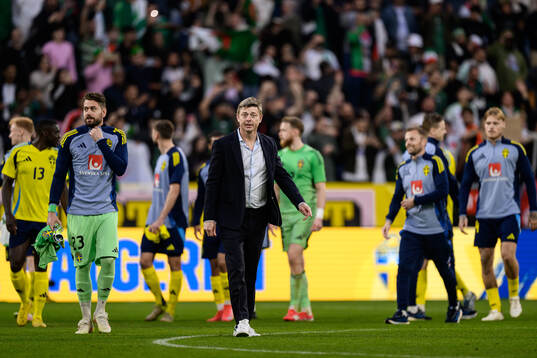 Head coach Jon Dahl Tomasson of Sweden