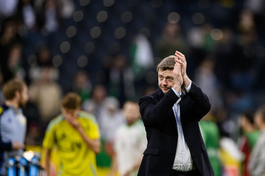 Head coach Jon Dahl Tomasson of Sweden