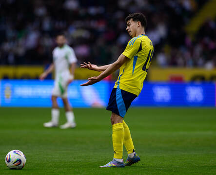 Yasin Ayari of Sweden reacts