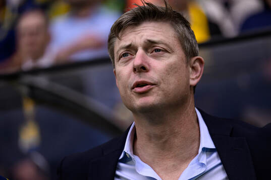 Head coach Jon Dahl Tomasson of Sweden