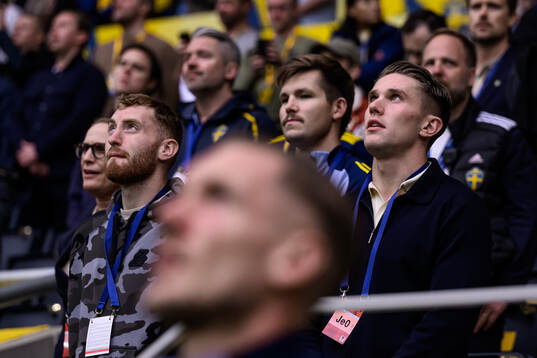 Dejan Kulusevski and Viktor Gyökeres in the stands