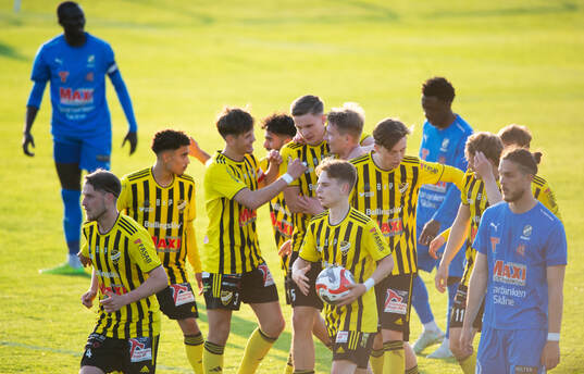 IFK Hässleholms jublar över 1-1 i matchen i division 2