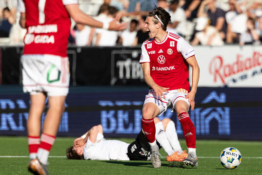 Sandvikens IFs Oscar Sjöstrand reagerar