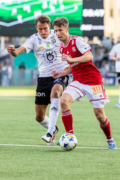 Örebros Melvin Bajrovic och Sandvikens IFs Filip Olsson