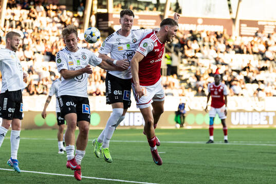 Örebros Oskar Käck och Samuel Kroon mot Sandvikens IFs