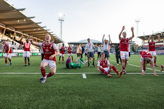 Sandvikens IFs spelare jublar