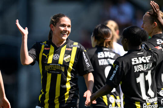 Häckens Mary Caroline Wickenheiser jublar