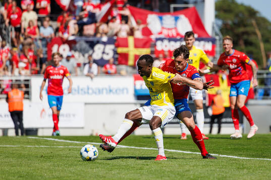 Falkenbergs Wanbe Godwin Aguda och Helsingborgs Jon