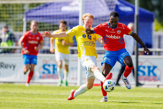Falkenbergs Lucas Sibelius och Helsingborgs Adam Akimey
