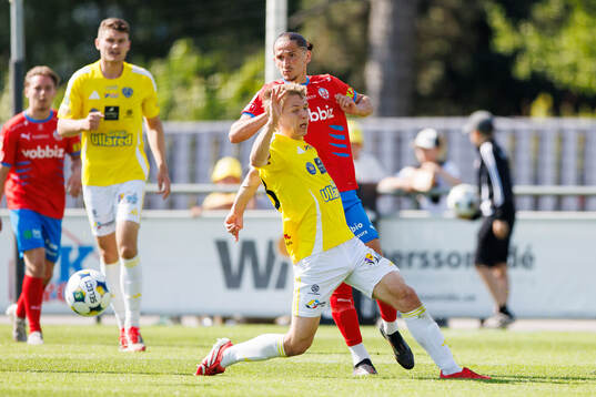 Helsingborgs Ervin Gigovic och Falkenbergs Melker Nilsson