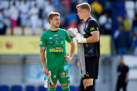 Falkenbergs målvakt Anton Andersson och Helsingborgs