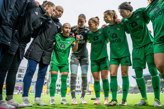 Sara Hørte, Thea Bjelde, goalkeeper Thiril Rækstad