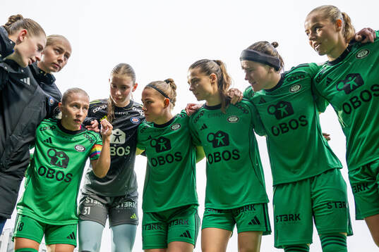 Sara Hørte, Thea Bjelde, goalkeeper Thiril Rækstad