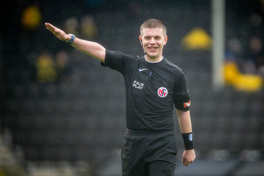 Referee Michael Wikestad Pedersen