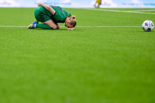 Karina Sævik of Vålerenga in pain