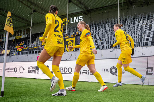 Aver Elizabeth Snead and Synne Fredriksen Moe of