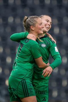 Olaug Tvedten of Vålerenga celebrates with teammate Ronja