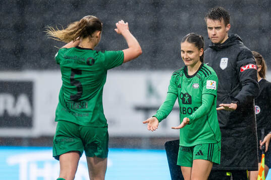 Selma Pettersen and Naina Maria Inauen of Vålerenga