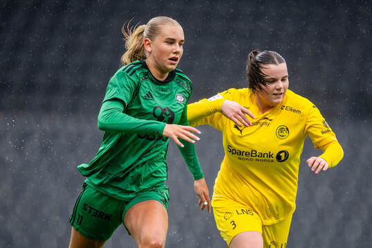 Marie Moen Preus of Vålerenga and Tuva Angelsen Reiertsen