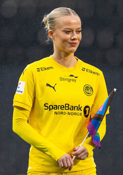 Sara Elise Berg of Bodø/Glimt enters the pitch