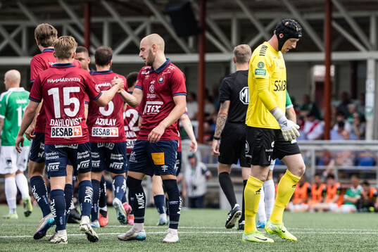 Brages målvakt Viktor Frodig deppar