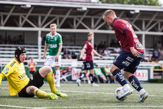 Brages målvakt Viktor Frodig och Örgrytes Nicklas