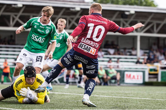 Brages målvakt Viktor Frodig och Noah Östberg och