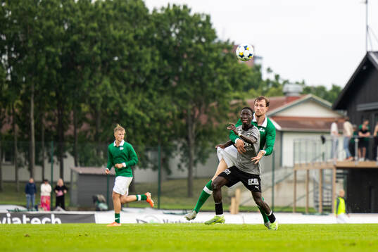 Västerås Mamadou Ousmane Diagne och Varbergs Niklas