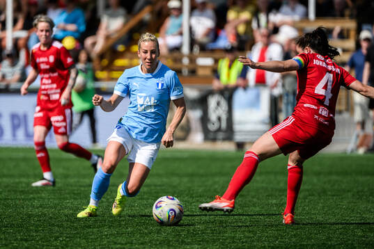 Malmö FFs Mia Persson och Piteås Josefin Johansson