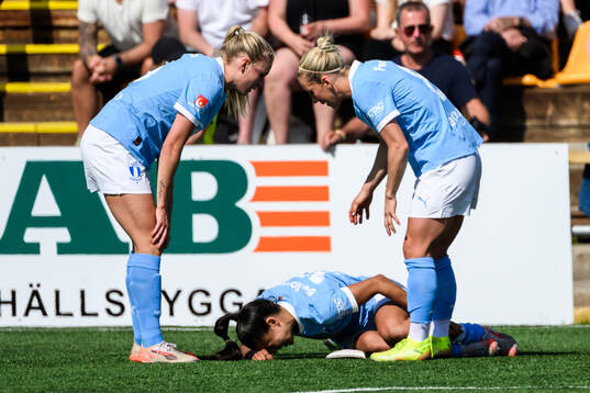 Malmö FFs Ines Belloumou har ont
