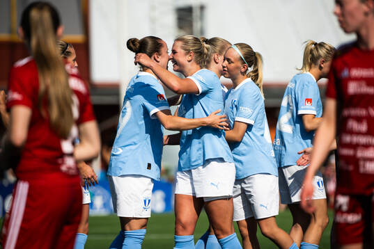 Malmö FFs Ellen Löfqvist jublar med lagkamrater