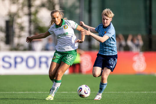 Hammarbys Smilla Holmberg och Djurgårdens Olivia Ulenius