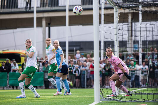 Hammarbys Asato Miyagawa (ej i bild) gör 1-0