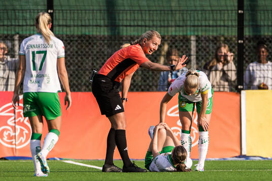 Hammarbys Smilla Vallotto har ont